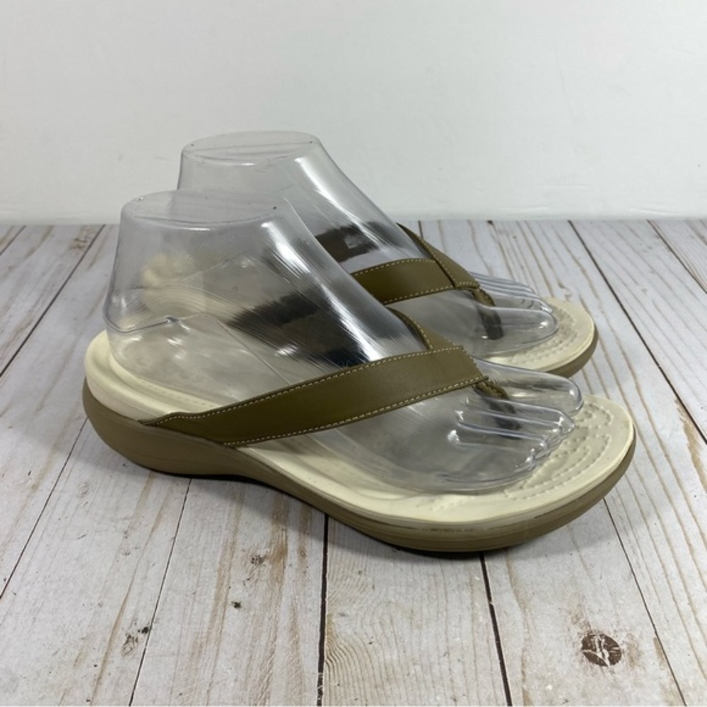 Crocs Thong Flip Flops Slip-on Sandals 7